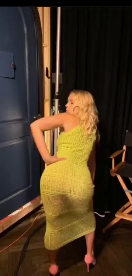 Busy Phillips photo 90