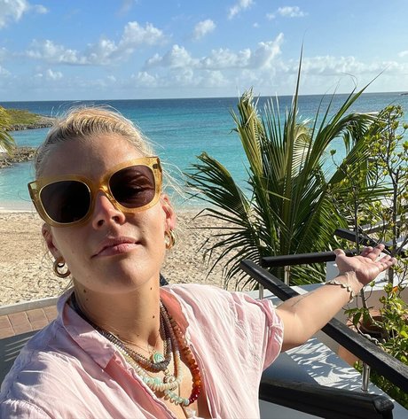 Busy Phillips photo 103