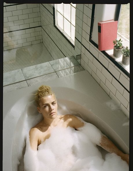 Busy Phillips photo 106
