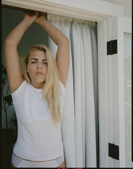 Busy Phillips photo 107