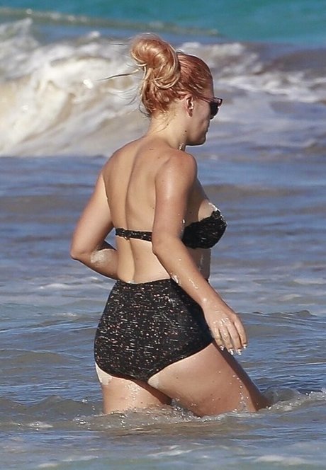 Busy Phillips photo 112