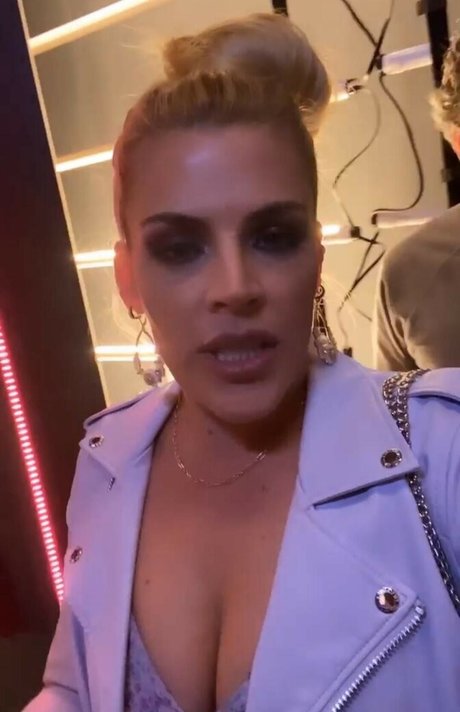 Busy Phillips photo 124