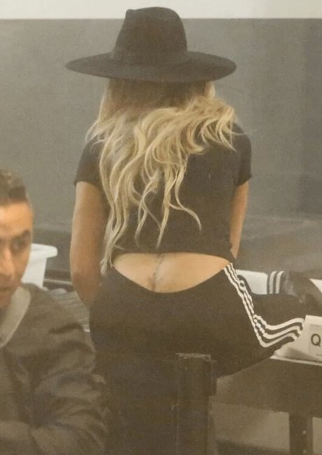 Buttcracks photo 8