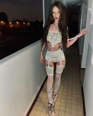 C0m9ts photo 148
