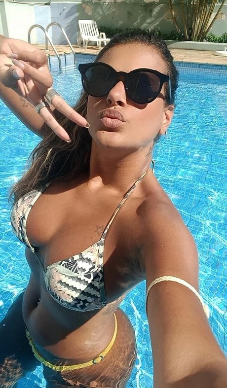 Caiala Tavares photo 38