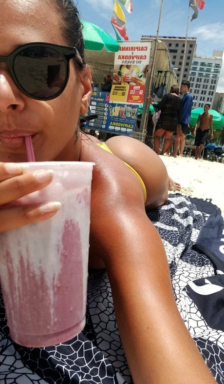 Caiala Tavares photo 42