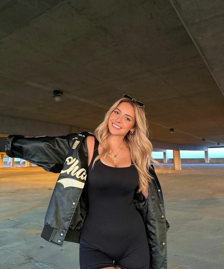 Caitlin Betterly photo 24