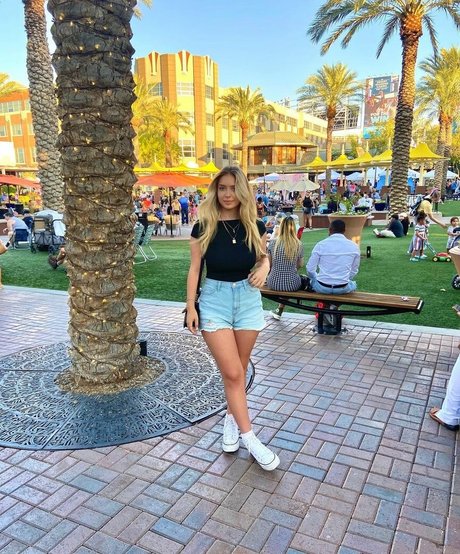 Caitlin Betterly photo 32