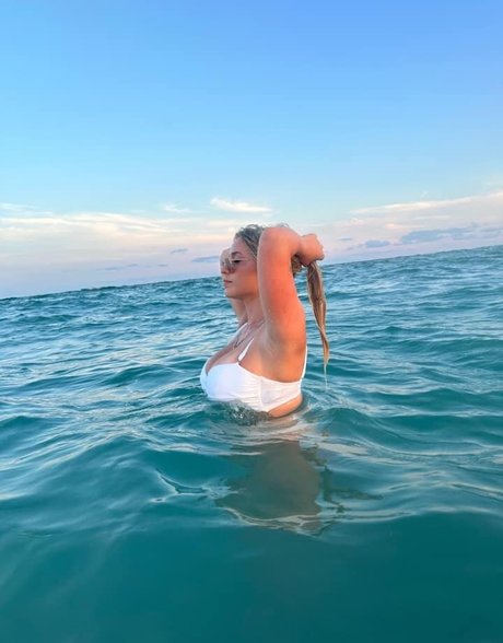 Caitlin Betterly photo 45