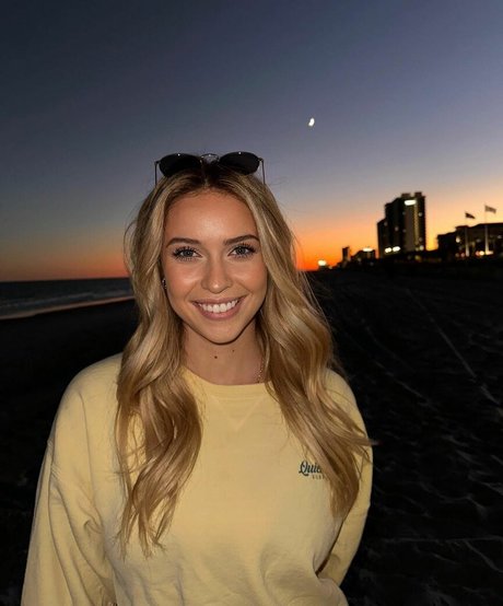 Caitlin Betterly photo 47