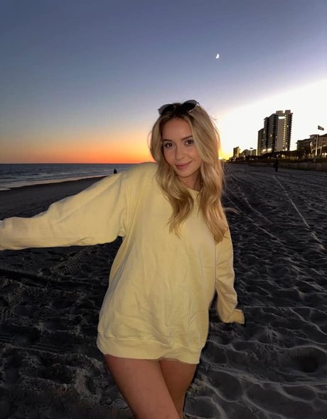 Caitlin Betterly photo 57