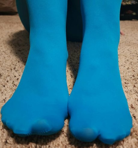 Calieyesnthiccthighs photo 1