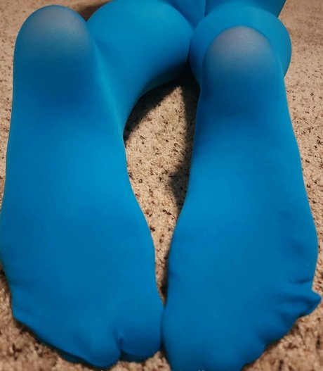 Calieyesnthiccthighs photo 46