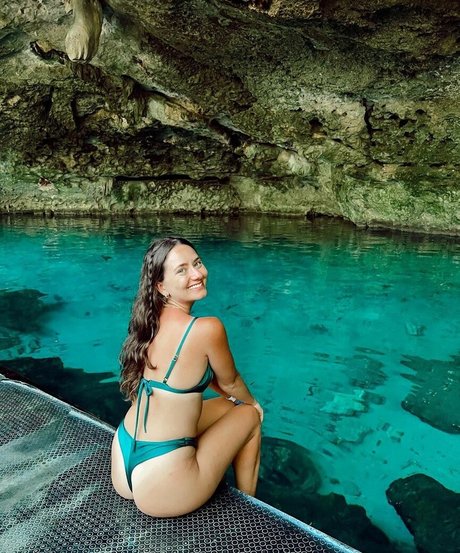 Camila Bonatelli photo 1