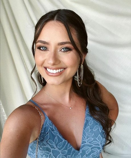 Camila Bonatelli photo 8