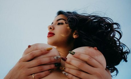 CAMILA VALENCIA photo 30