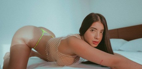 CAMILA VALENCIA photo 40