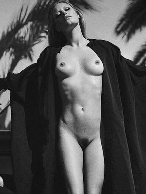 Camille Rowe photo 3