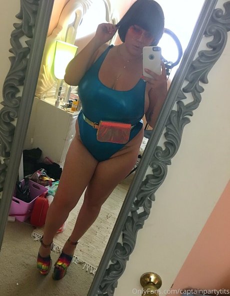 Captainpartytits photo 75