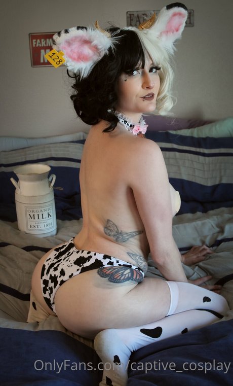 Captive Cosplay photo 5