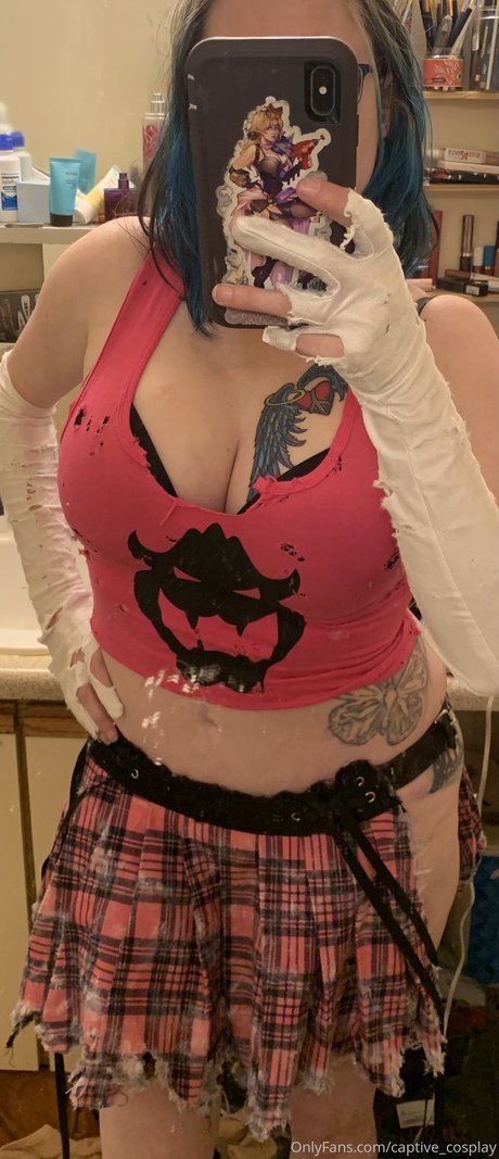 Captive Cosplay photo 57