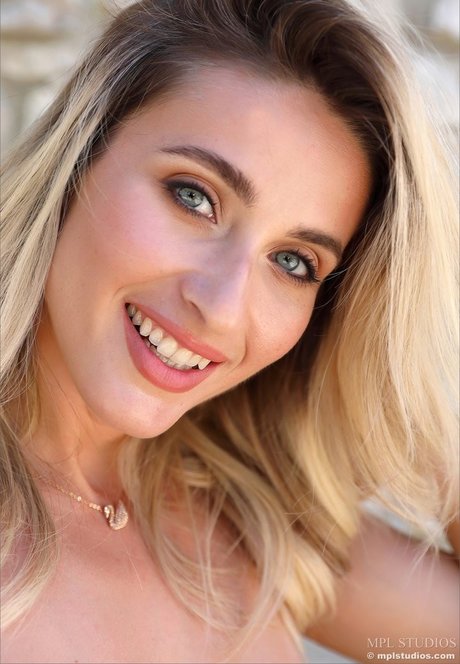 Cara Mell photo 347