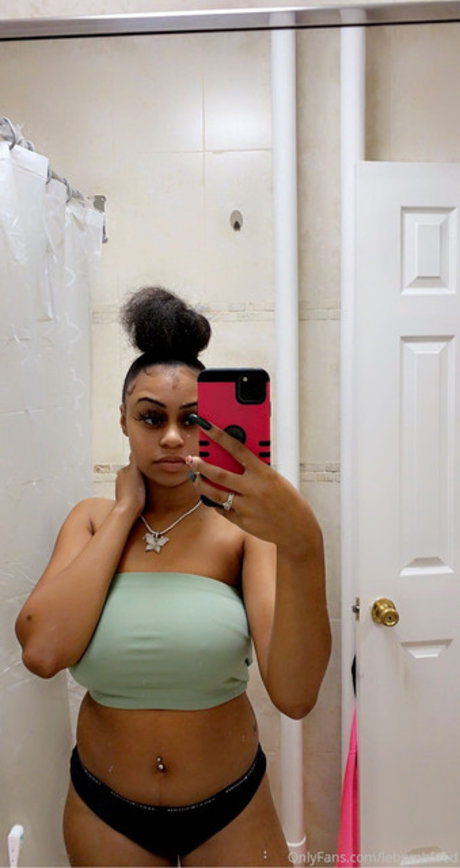 Kayla Le Bomb photo 2