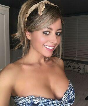 Carly Baker photo 8