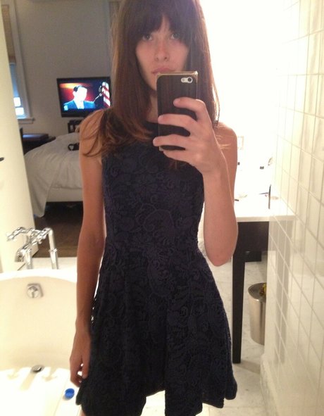 Carly Foulkes photo 3