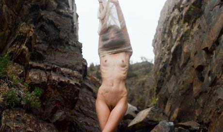 Carly Foulkes photo 15
