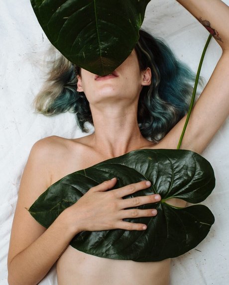 Carly Foulkes photo 43