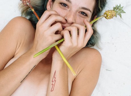Carly Foulkes photo 50