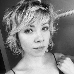Carly Rae Jepsen photo 2