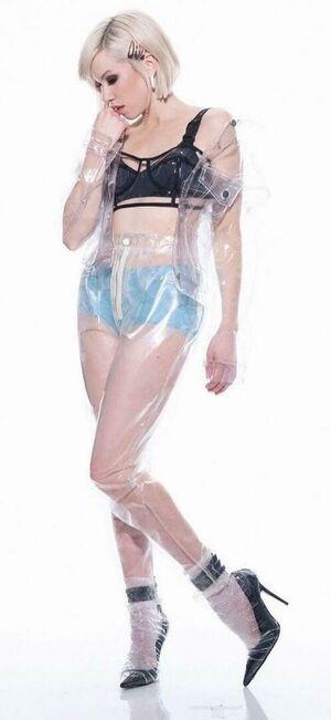 Carly Rae Jepsen photo 5