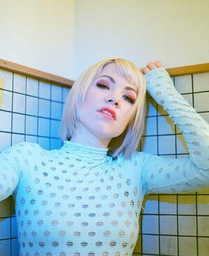 Carly Rae Jepsen photo 17