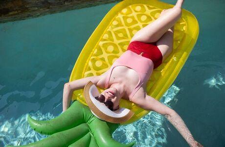 Carly Rae Jepsen photo 40