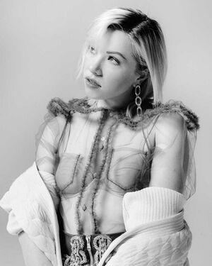 Carly Rae Jepsen photo 44