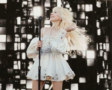 Carly Rae Jepsen photo 76