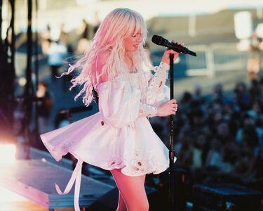 Carly Rae Jepsen photo 77