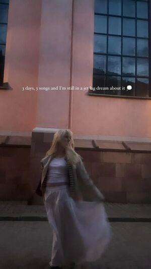 Carly Rae Jepsen photo 102