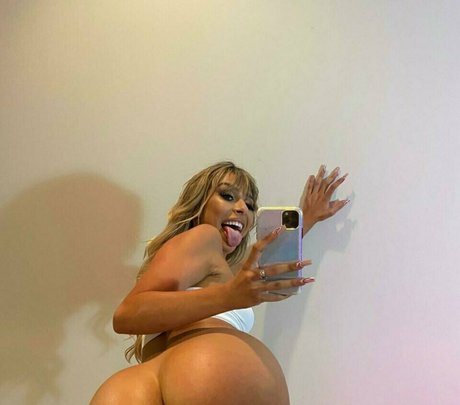 Carmen Caliente photo 4