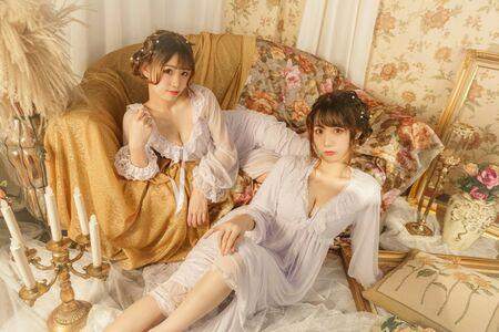 Carol X Iris photo 6
