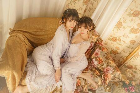 Carol X Iris photo 7