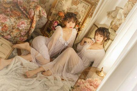 Carol X Iris photo 14