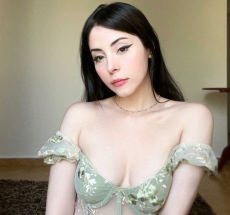 Caroline Favorino photo 10