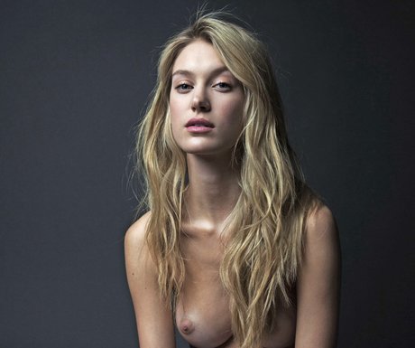 Caroline Lowe photo 1