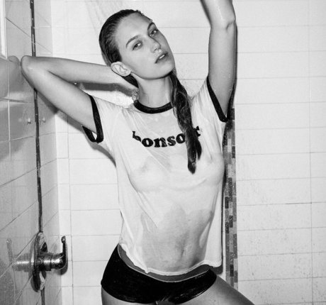 Caroline Lowe photo 7