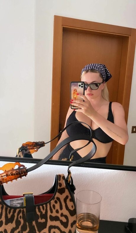 Caroline Vreeland photo 233