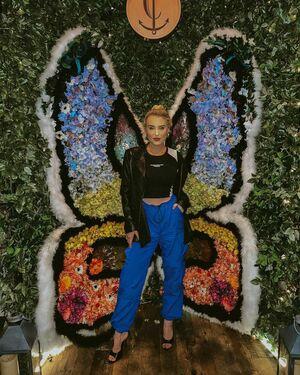 Caroline Wall photo 7