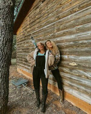 Caroline Wall photo 8